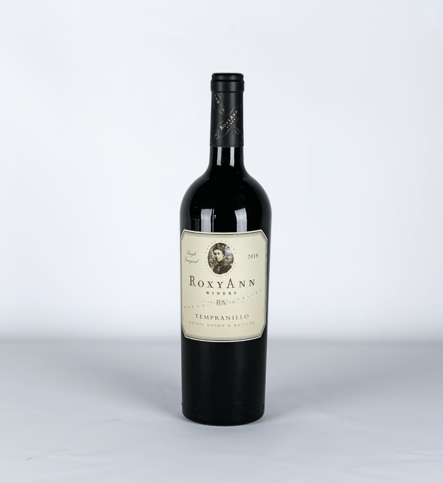 An image of the RoxyAnn Winery Tempranillo, a red wine with a peppery finish that makes it a perfect addition to any fall wine cocktail.
